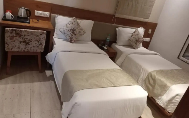 Hotel Blue Lagoons Manjalpur