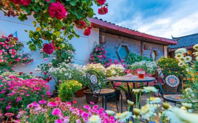 Lijiang Huamian Homestay Hotel