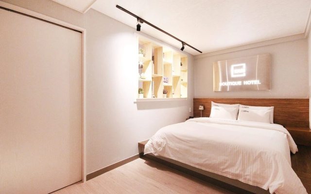 Yeongju Case Business Hotel