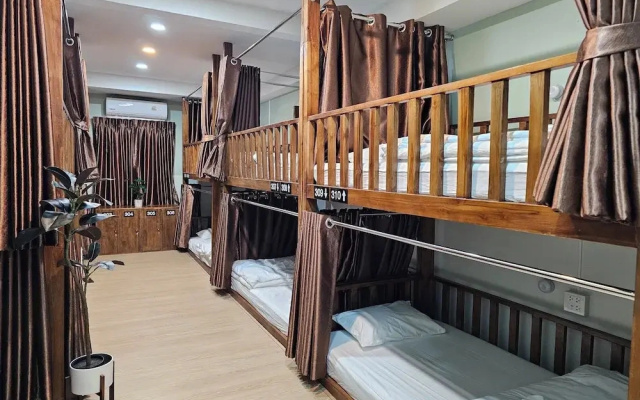 Lub Nai Hostel