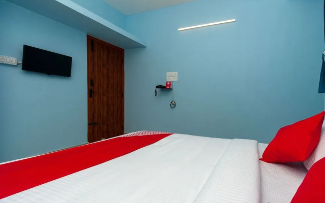 OYO 15702 Thulsi Residency