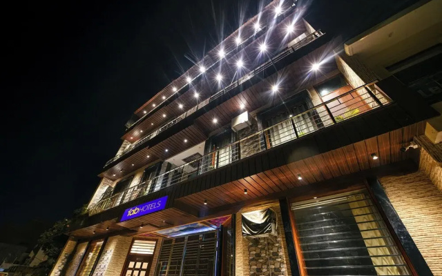 Fabhotel Paradise