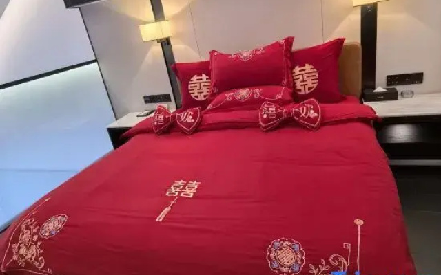 Zhenyue Meijing Hotel (Qinzhou Baishihu Park Wuyue Plaza)