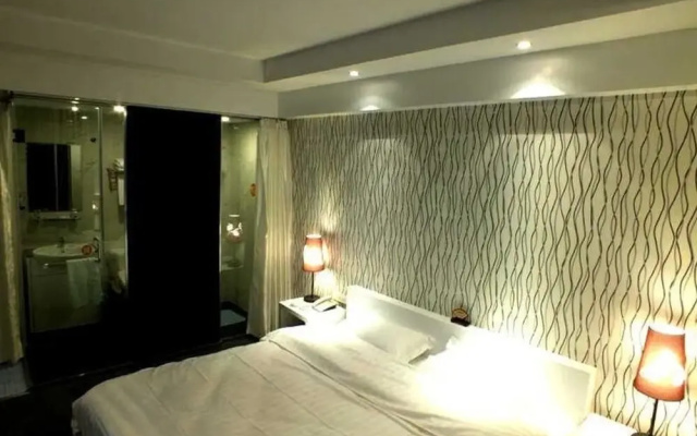 Huadong Hotel