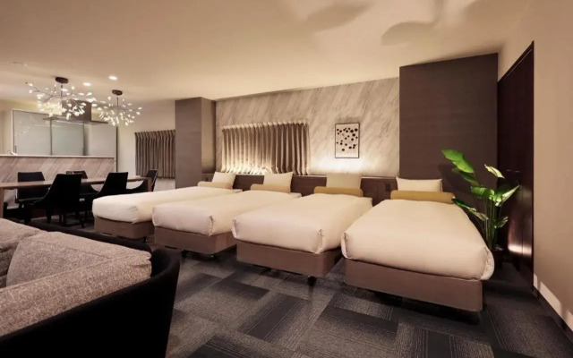 MINAMISENBA Crystal Hotel