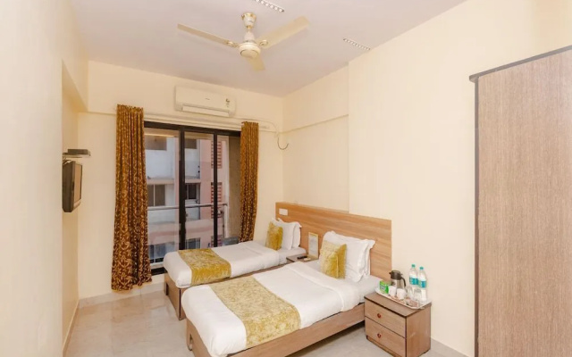 Tuliipstays - Kurla Premier Exotica