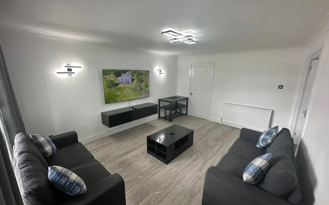 Family - Garden - Parking - Wifi - Sleeps 5