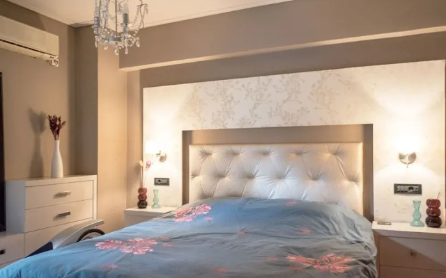Designer s Apartment in Galatsi Area