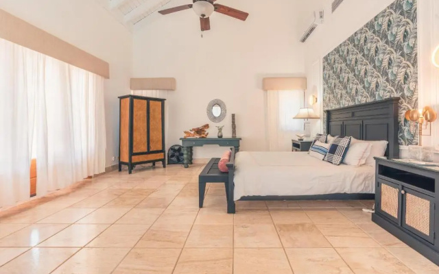 Magnificent Villa w Private Pool at Yarari