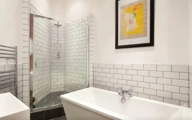Beautiful 2 Bed Duplex w/ Mezzanine in City Centre