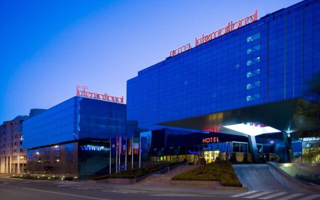 International Hotel вид на фасад