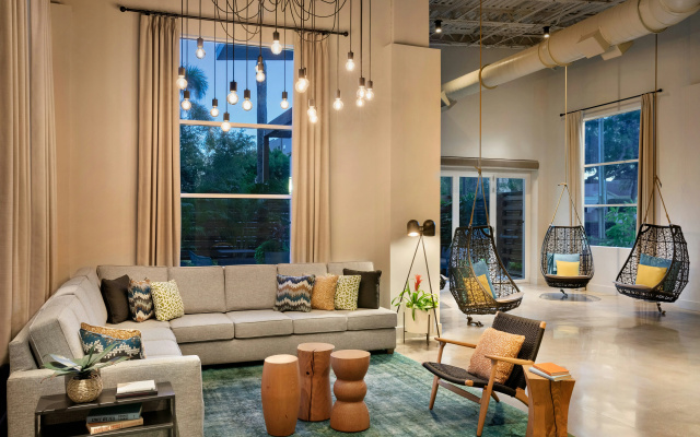 Отель Alba Tampa, Tapestry Collection by Hilton