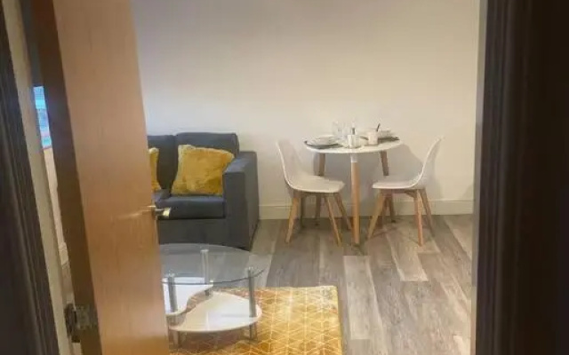 #305 1 Bedroom Serviced apartment -free parking