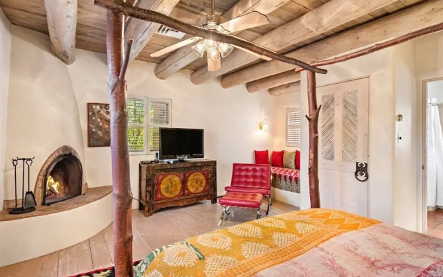 Casa Siempre Mayo - Railyard Gem, Walk to Plaza