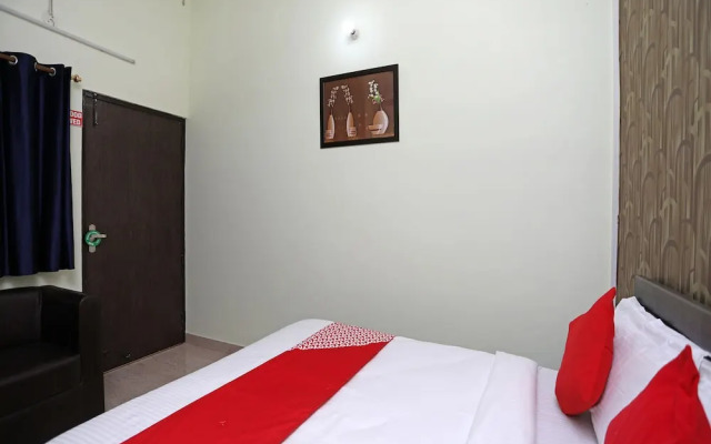 OYO 17293 Country Residency