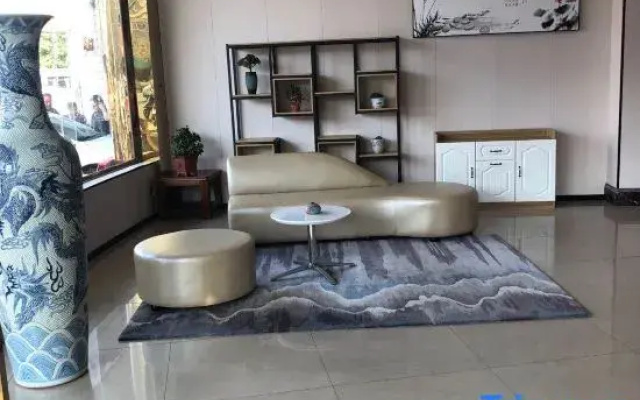 Nuosheng Business Hotel (Ninghai Xingning Middle Road)