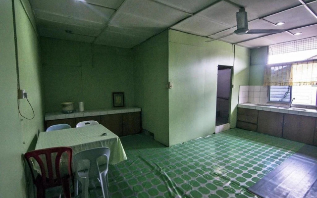 Sakura Tupong Guest House