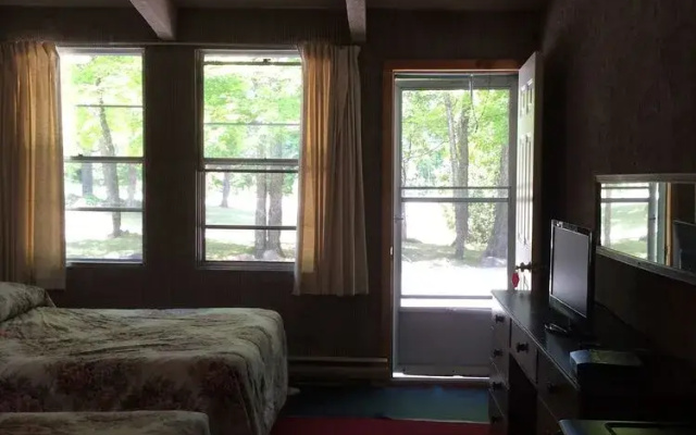 Tunnel Lake Trading Post & Motel