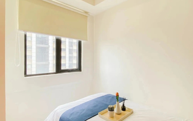 Homey Wooden Touch 2Br At Apartment Meikarta District 1