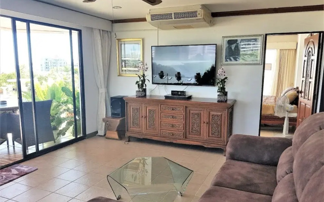 Fantastic 2 bed With Huge Balcony & sea Views