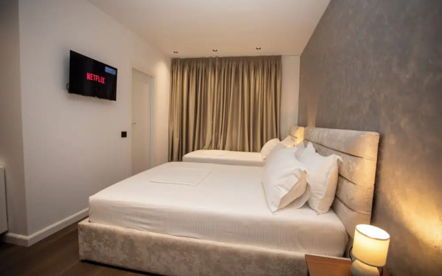 Villa Klaus Center Hotel