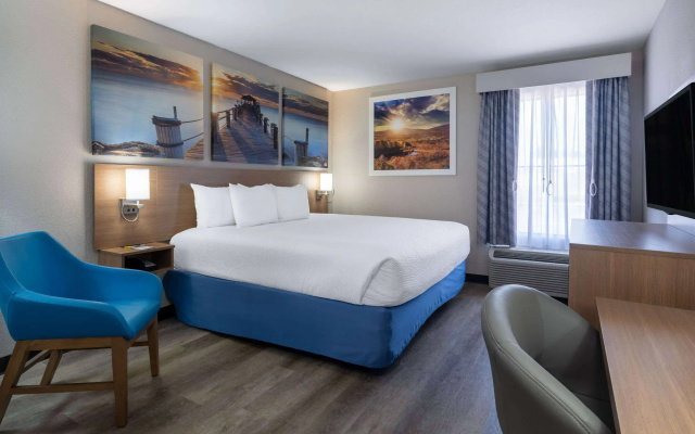 Days Inn & Suites by Wyndham Commerce