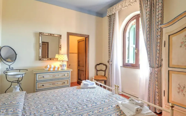 Beautiful Farmhouse in San Vivaldo with Swimming Pool