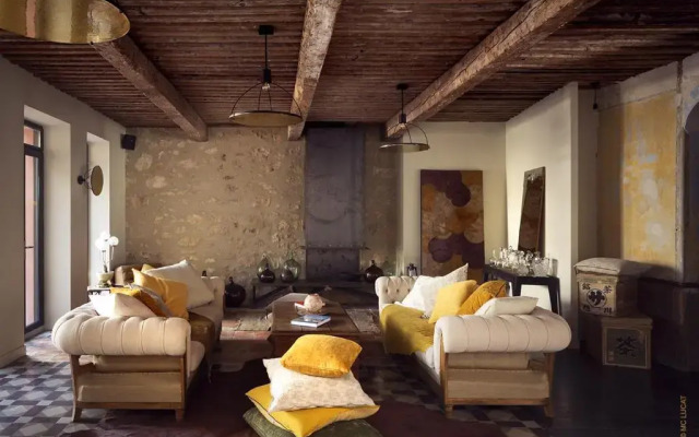 Hotel 19-21