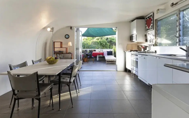 Bondi Retro Designer