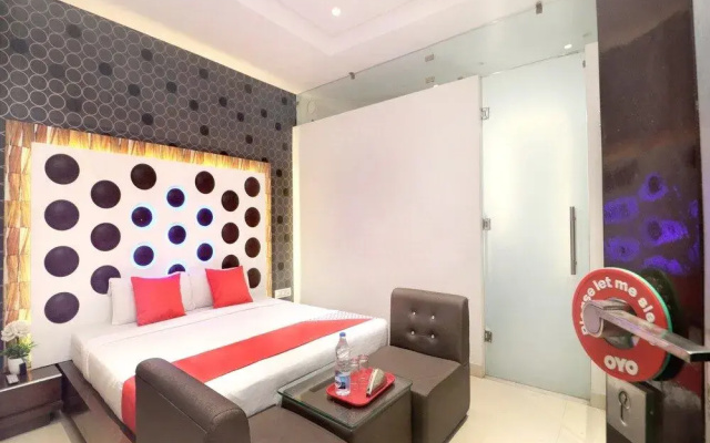 OYO 14829 Hotel J Cruise