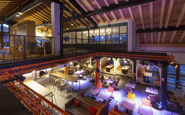 Hotel Base Camp Lodge