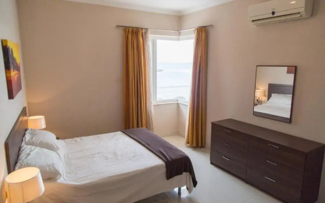Seafront Apartment - Wifi - Sleeps 6 - Fl5