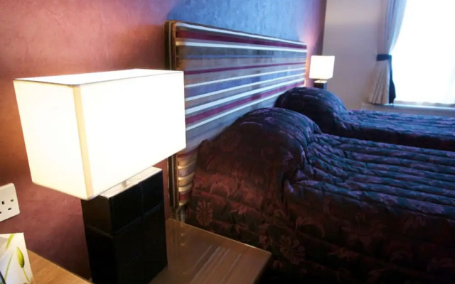 Albert Hotel