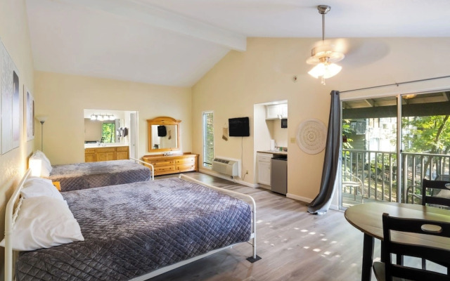 Private Pool, Patio: Dog-friendly Ozarks Retreat