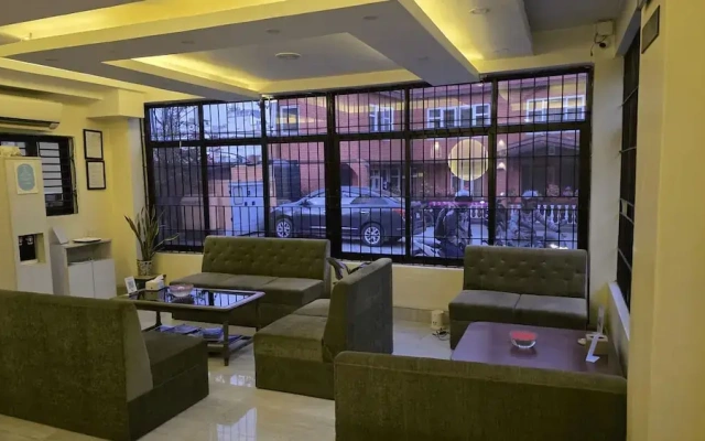 Aarya Wellness & Hostel