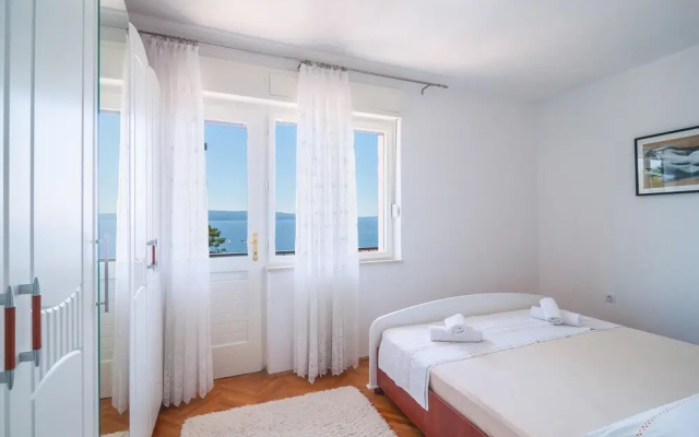 Beautiful Home in Omis With Wifi and 8 Bedrooms