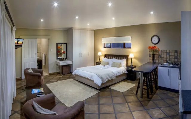 Room in B&B - Cozy Guest Room With Double Bed, Sofa bed and Kitchen, Near Port Elizabeth