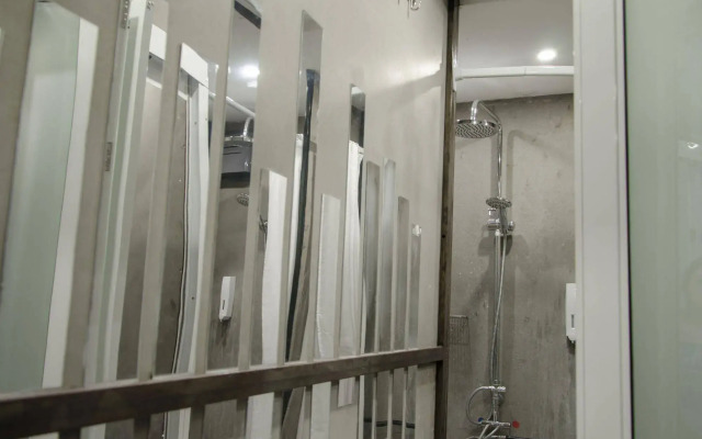 Bed & Butler Hostel