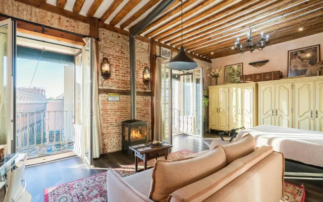 1851: Exceptional 19th century studio in Madrid