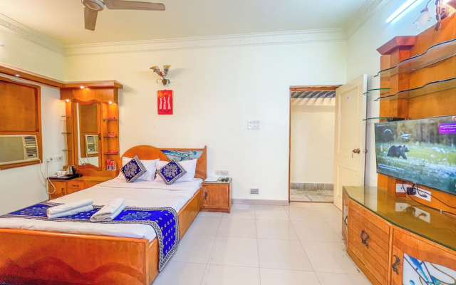 Hotel Thakur Galaxy, Sadar Market