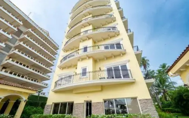 Ocean terrace, beachfront- A505