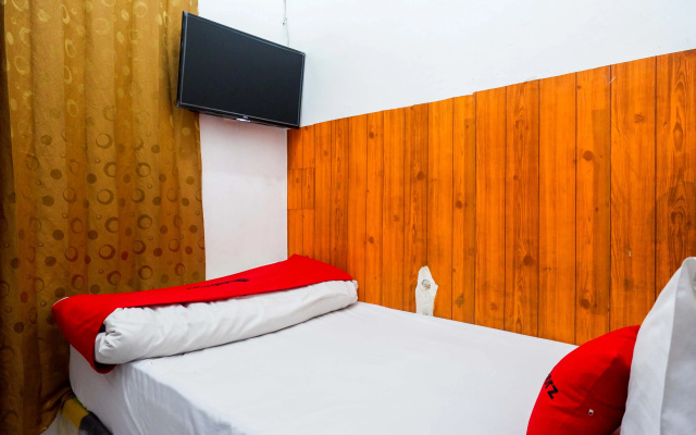 RedDoorz at Golden Inn Tugu Yogyakarta