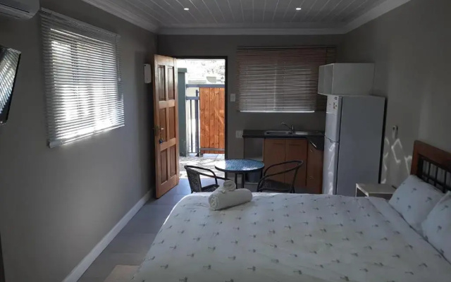 Lux Rooms on 37