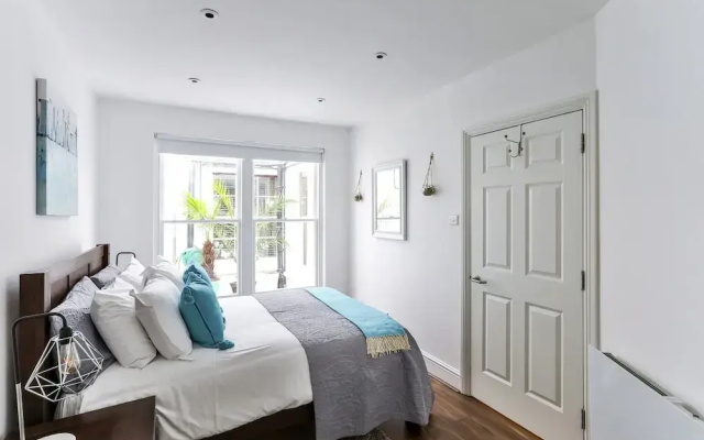 Durweston Mews