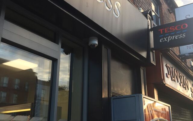 Отель North Dublin City Ashpine Lodge вид на фасад