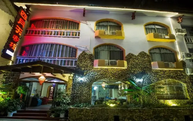 Zhangjiajie April Day Hostel