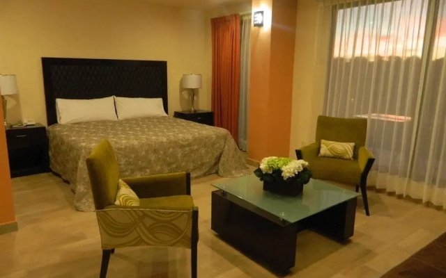 Hotel Plaza Bernal