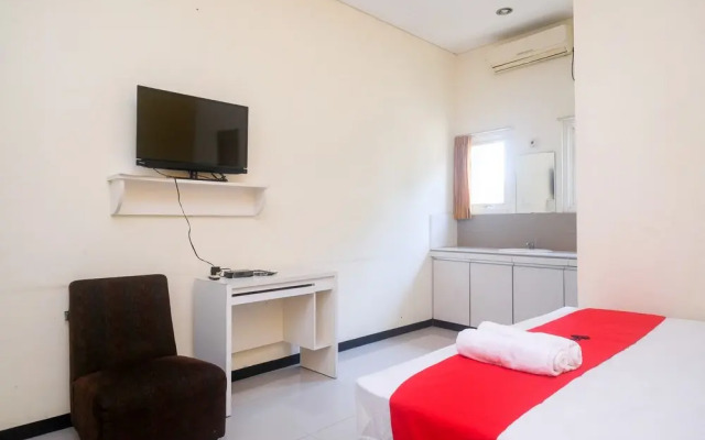 RedDoorz Near Exit Tol Krapyak Semarang 3