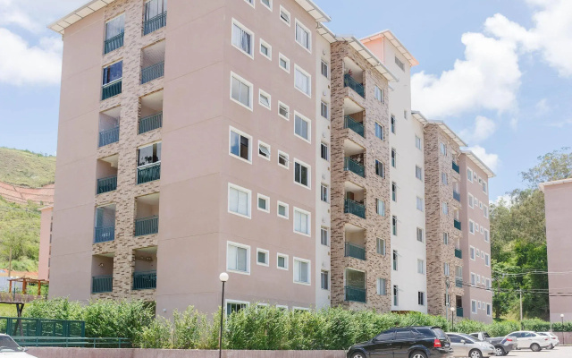 Apto. moderno em condomínio com piscina CME0107
