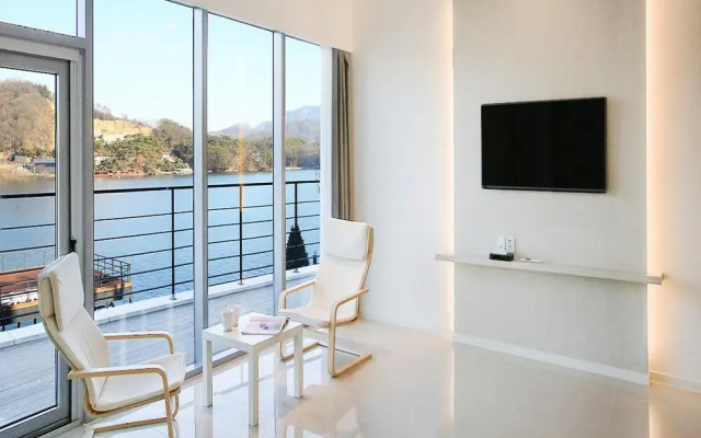Gapyeong White Cube 24 Spa Pension